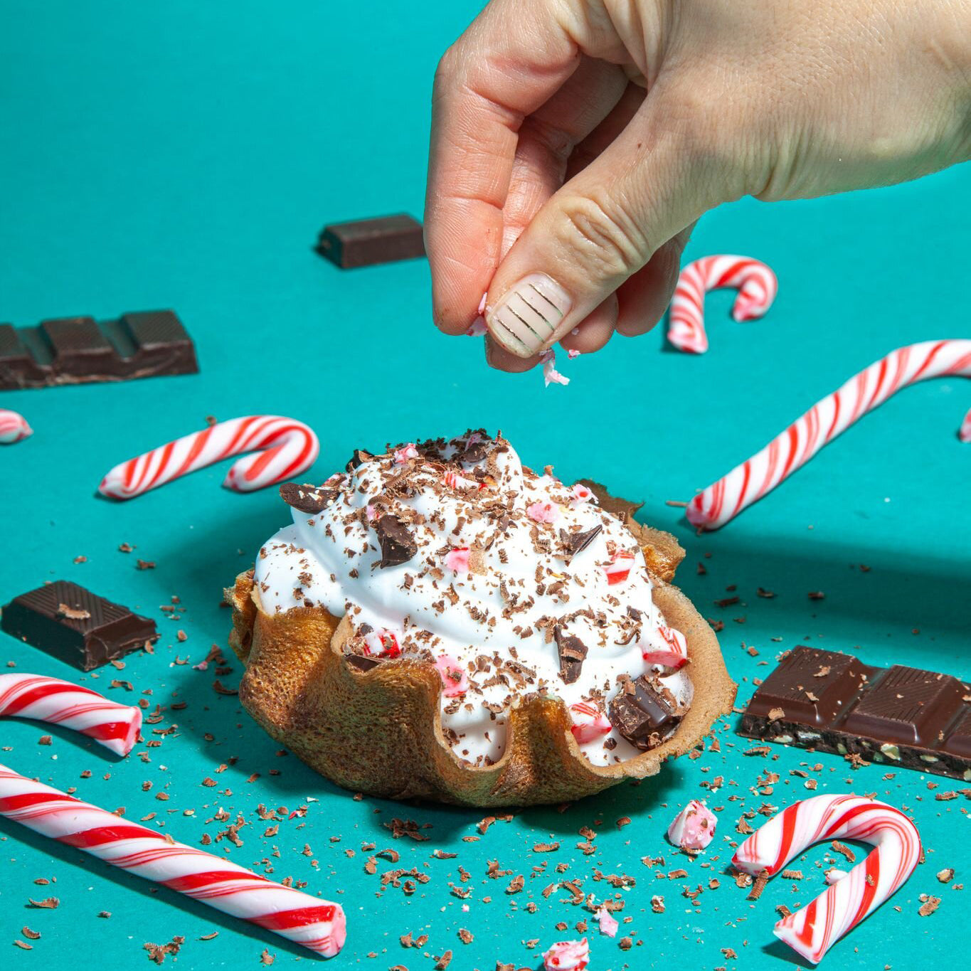 PEPPERMINT AND CHOCOLATE MINI CREAM CUPS